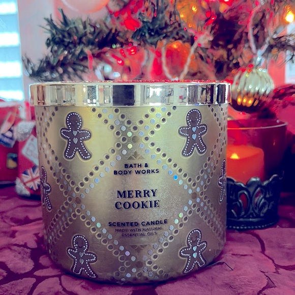 🔥🔥🆕🎄BATH & BODY WORKS MERRY COOKIE 3-WICK SCENTED CANDLE - Picture 2 of 4
